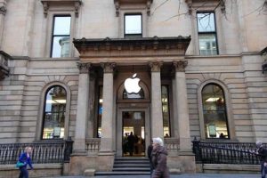 Apple store Glasgow  Renee Mudd