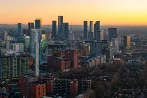 Manchester-skyline-dusk-shutterstock_2572936327-Bardhok-Ndoji-scaled-e1744707738266-300x200.webp