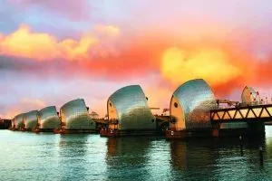 Thames-Barrier-shutterstock_1406514167-Sampajano-Anizza-scaled-e1747821229780-300x200.webp