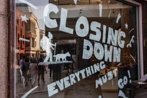 High-st-shop-window-closing-down-shutterstock_2364236699-Doodeez-300x200.webp