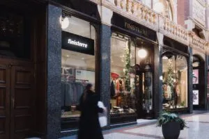 Finisterre, Victoria Leeds