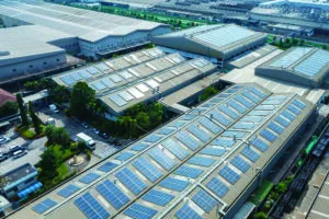 Solar-panels-on-warehouse-roof-shutterstock_2252915889-300x200.webp