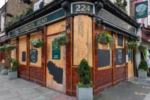 Closed-down-high-street-pub-shutterstock_1867277389-Yau-Ming-Low-300x200.webp