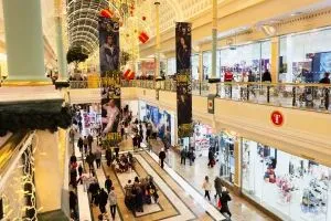 Trafford-shopping-centre-int-Nov-2025-shutterstock_2715090349-AS-photo-family-scaled-e1768390969347-300x200.webp