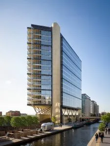 CGI of a Paddington over-station office development