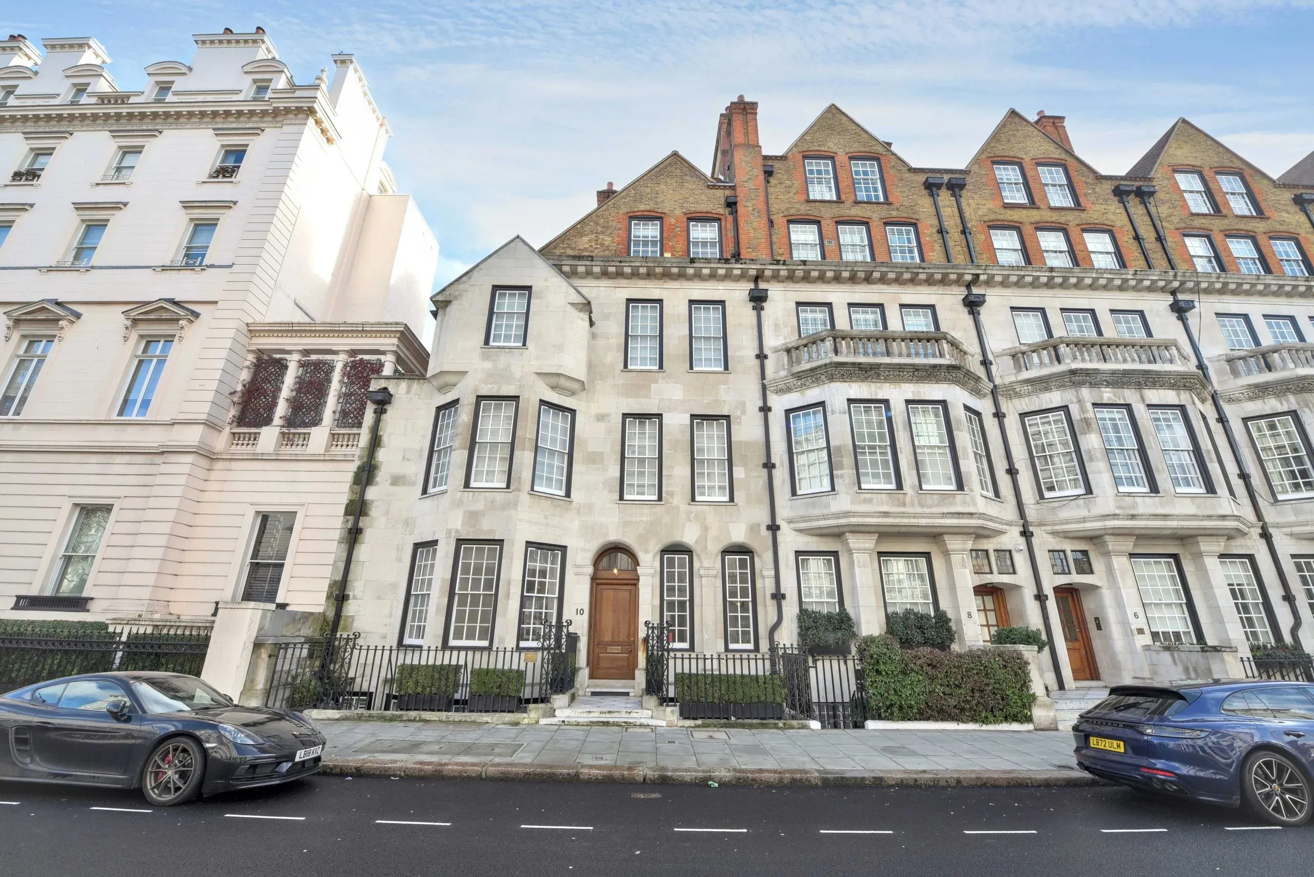 10 Eaton Gate, Belgravia, SW1W 9BJ