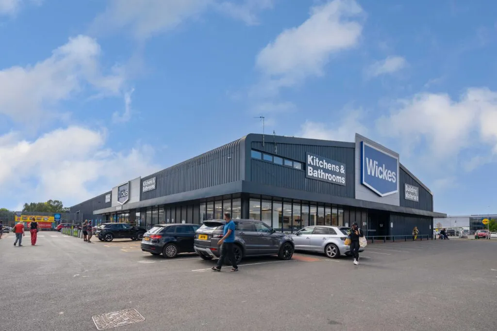 Edmond de Rothschild REIM snaps up pair of retail warehouse assets for £15m